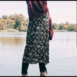 URBAN OUTFITTERS FLORAL SKIRT